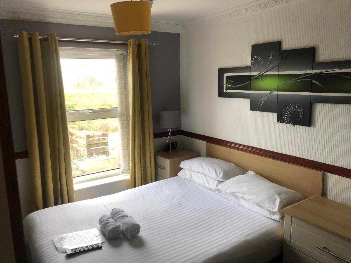 Boathouse Hotel Holyhead Buitenkant foto
