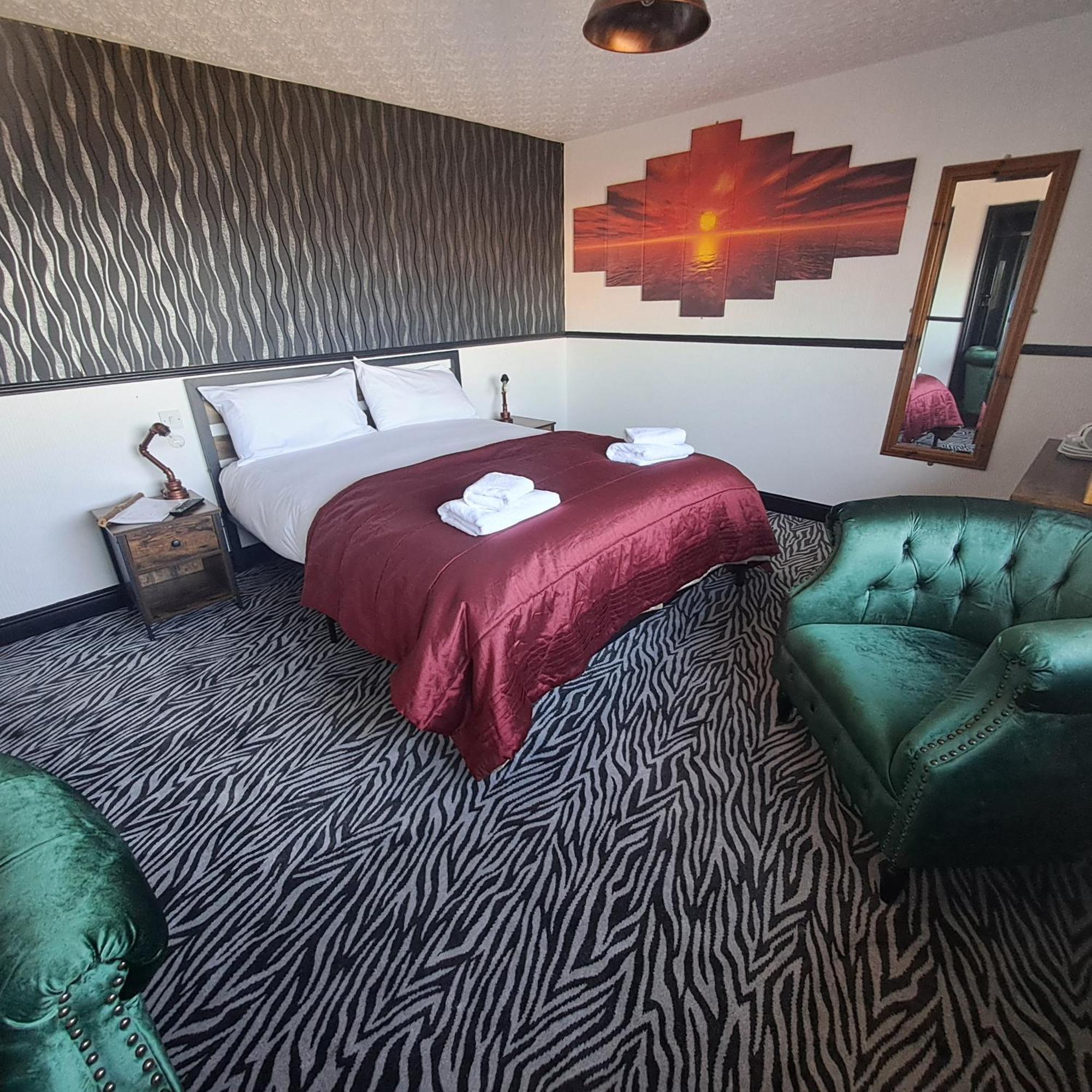 Boathouse Hotel Holyhead Buitenkant foto