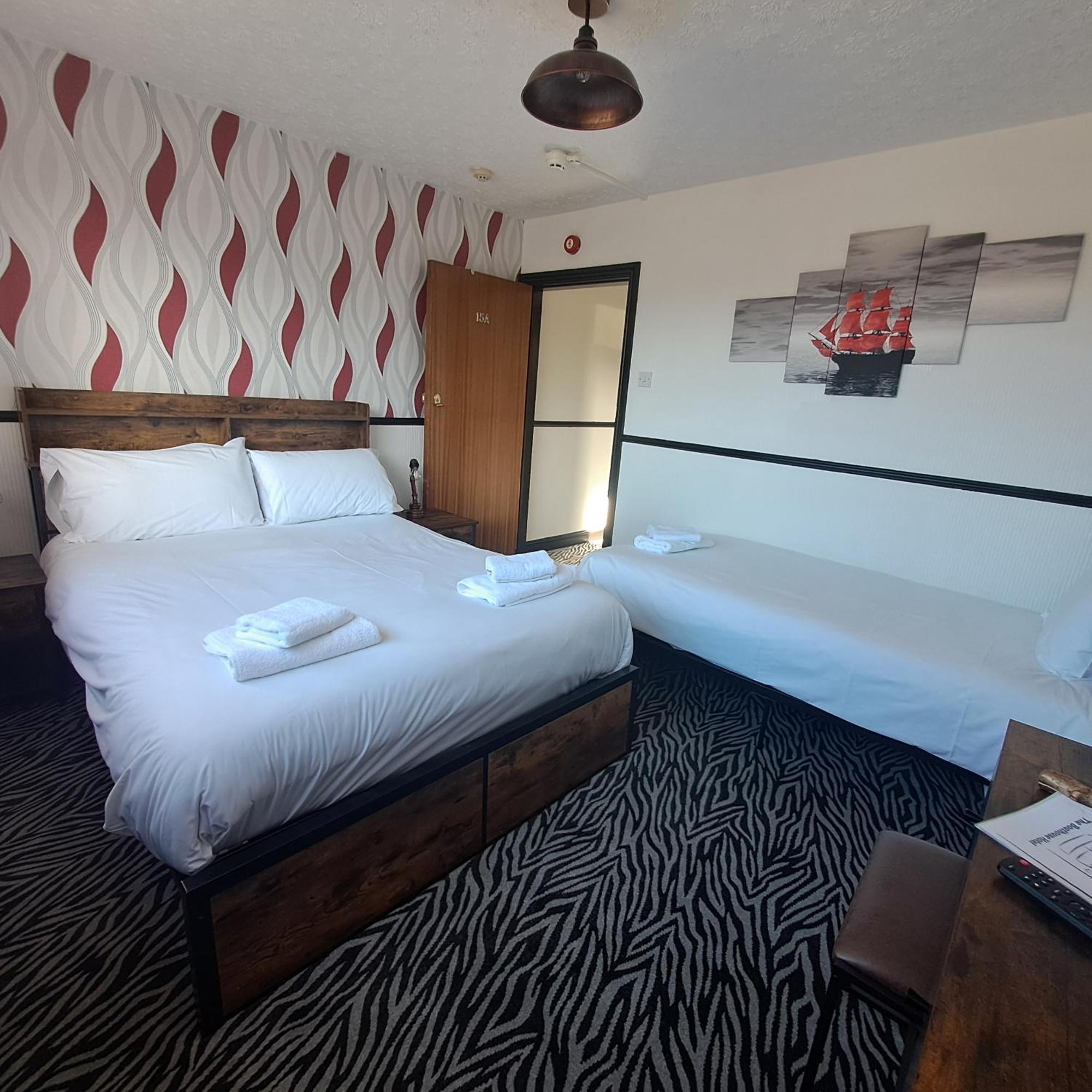 Boathouse Hotel Holyhead Buitenkant foto