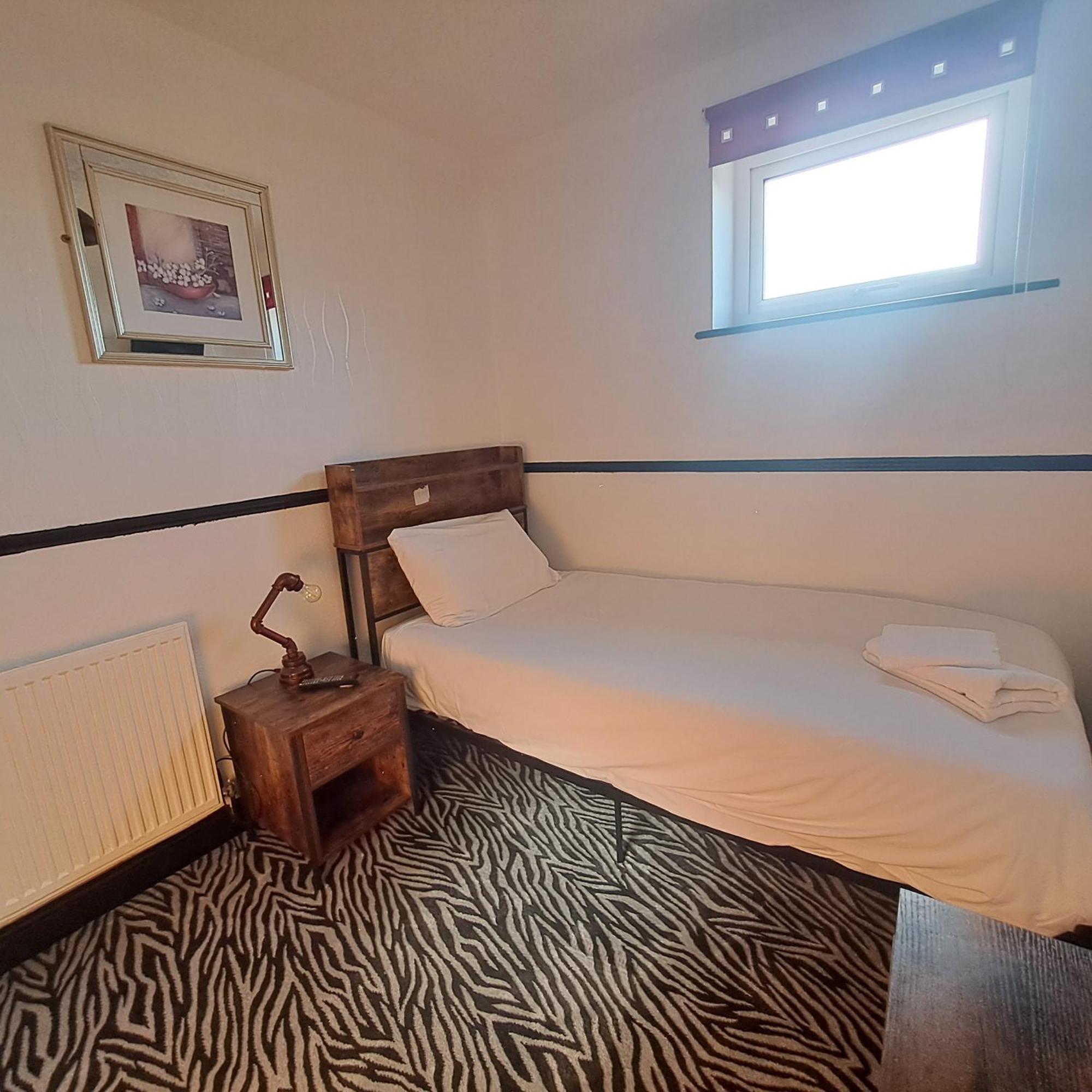 Boathouse Hotel Holyhead Buitenkant foto