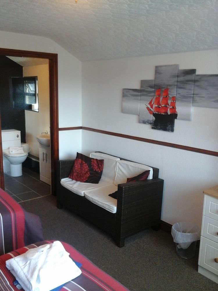 Boathouse Hotel Holyhead Buitenkant foto
